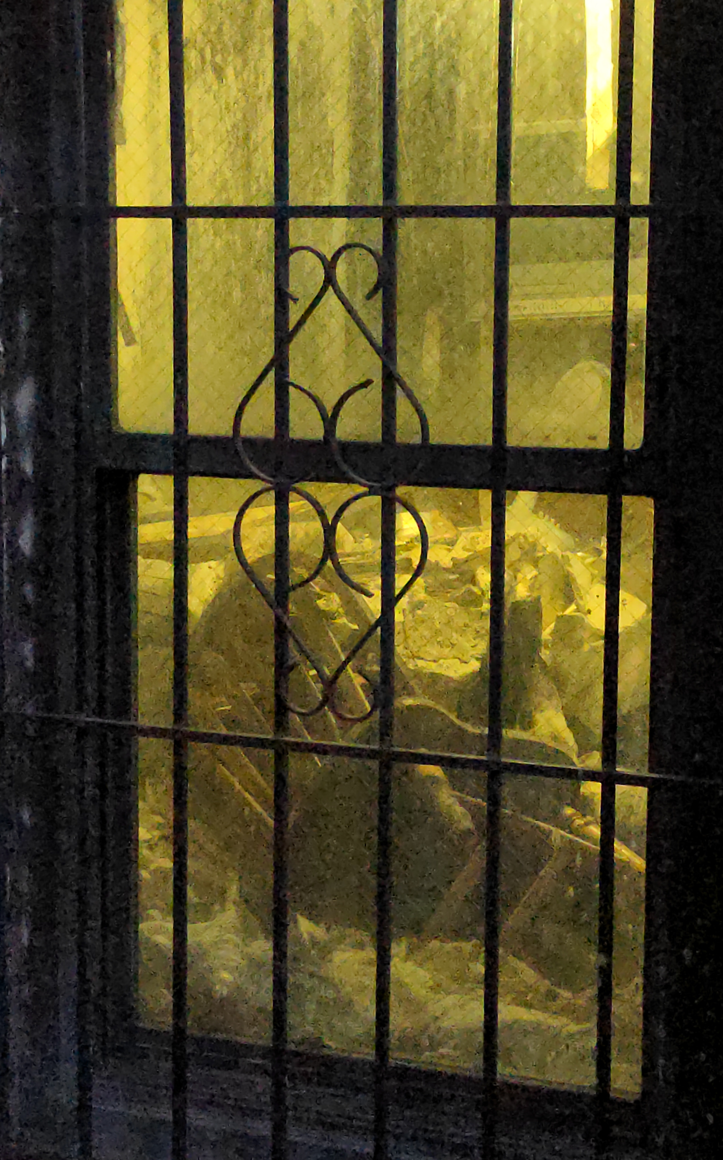 {image}/eerie-apartment.jpg