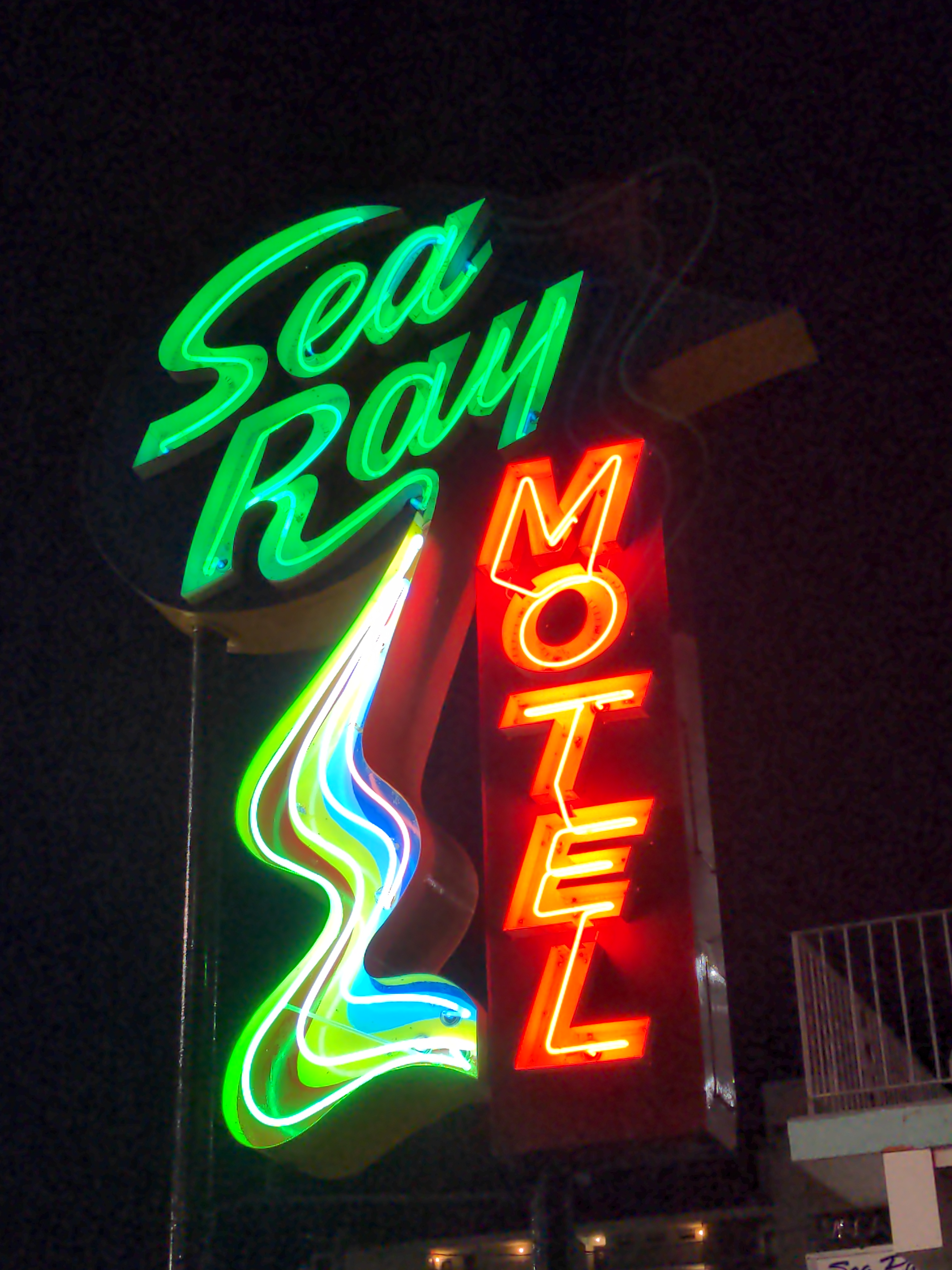 {image}/sea-ray.jpg